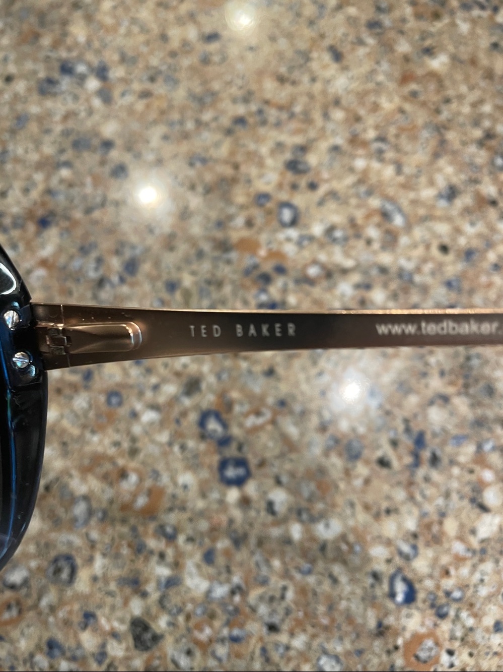 Ted Baker Sunglasses with grey/green Lenses - Picture 2 of 4